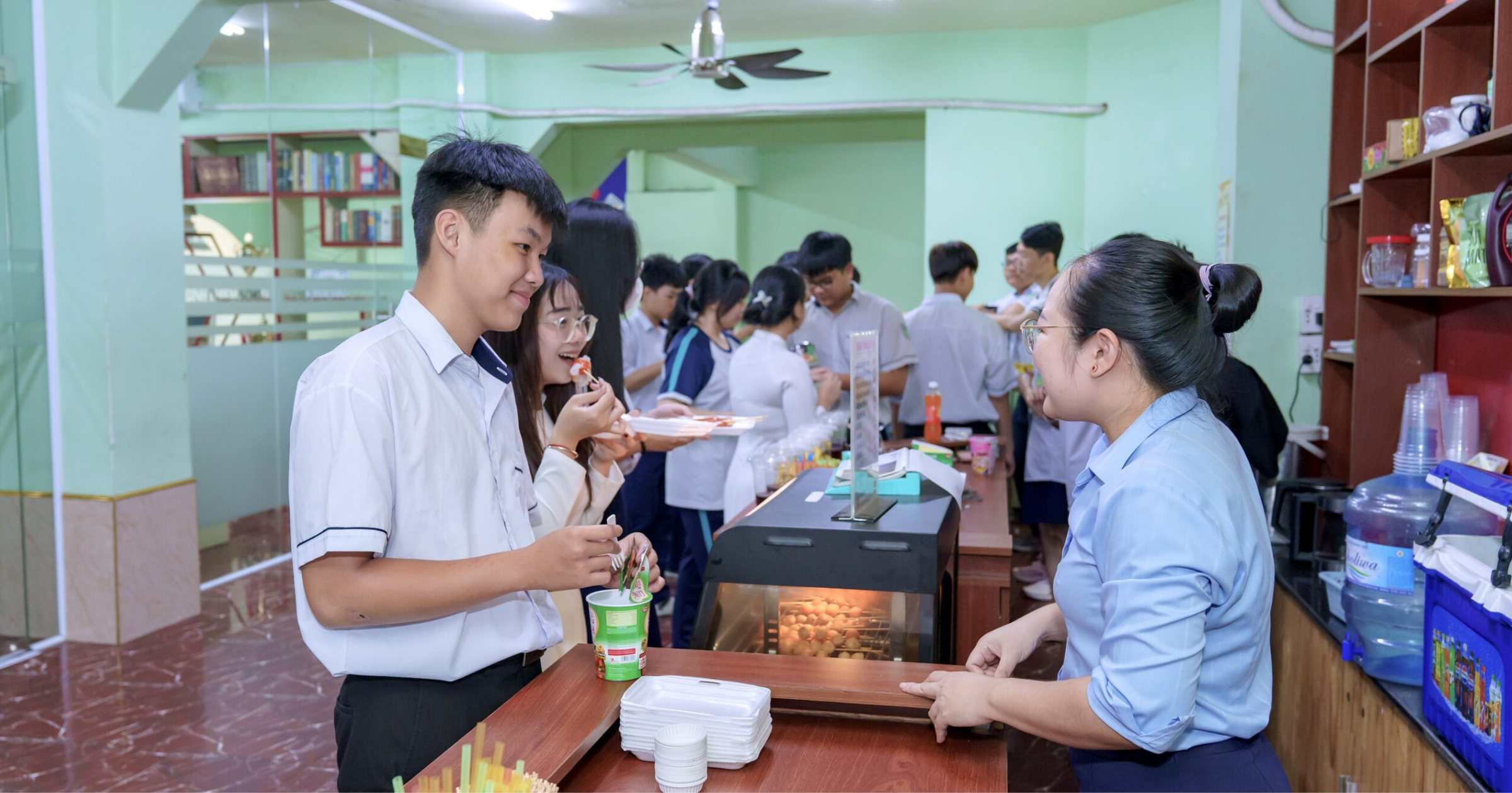Căn tin tại Nguyễn Bỉnh Khiêm