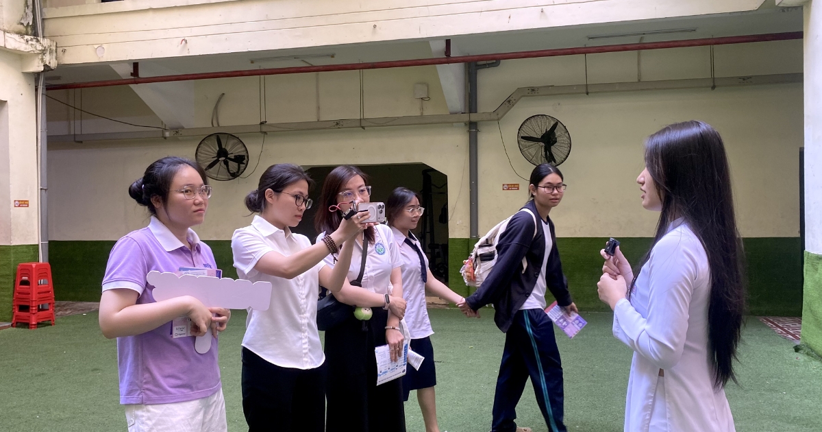 Phỏng vấn các bạn học sinh