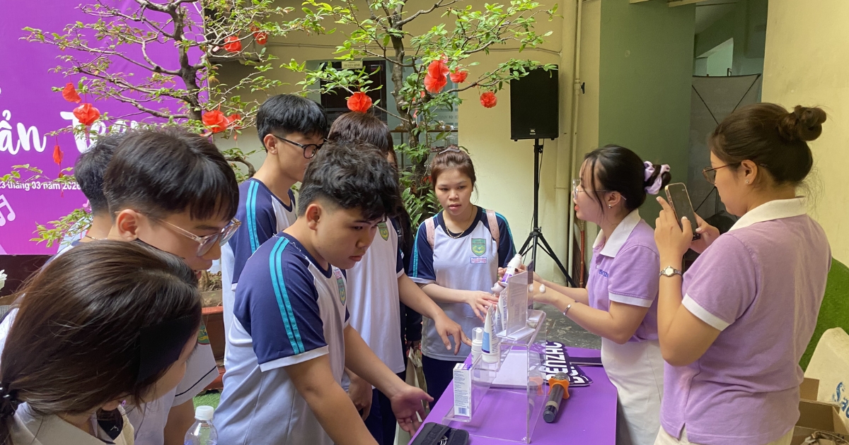 Tư vấn sản phẩm cho học sinh