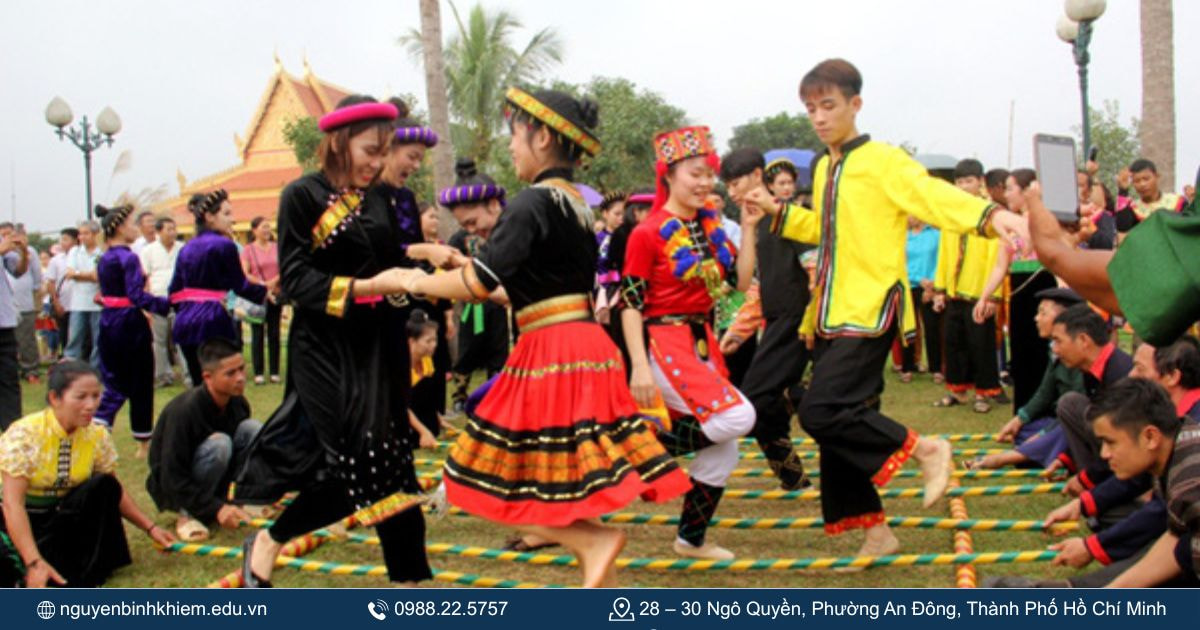 Giúp hiểu văn hóa dân tộc