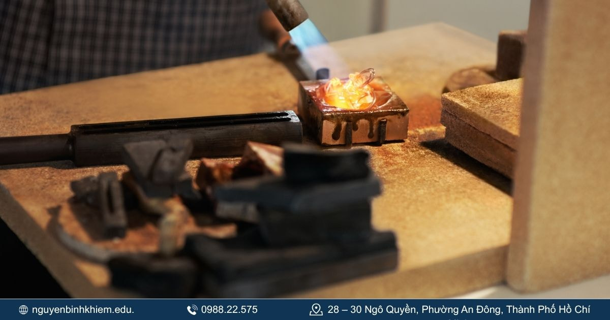 Kim loại tác dụng với phi kim.