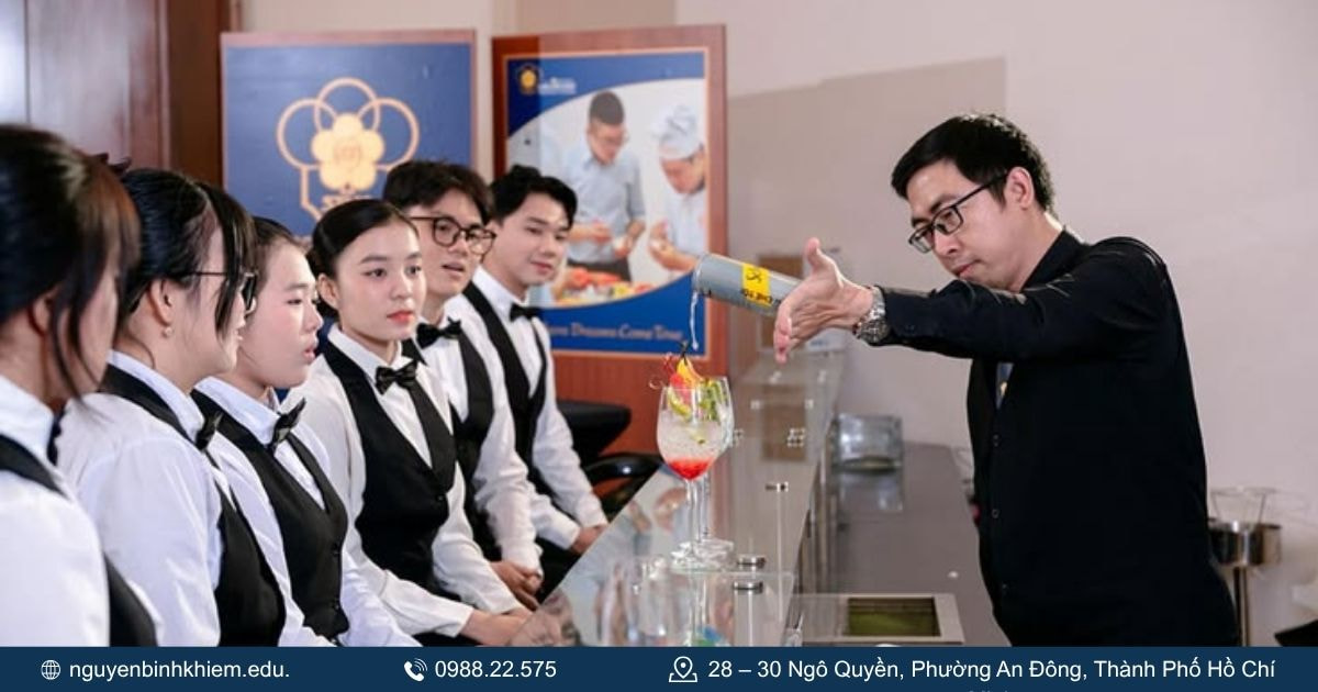 Nhóm ngành Du lịch - Dịch vụ.