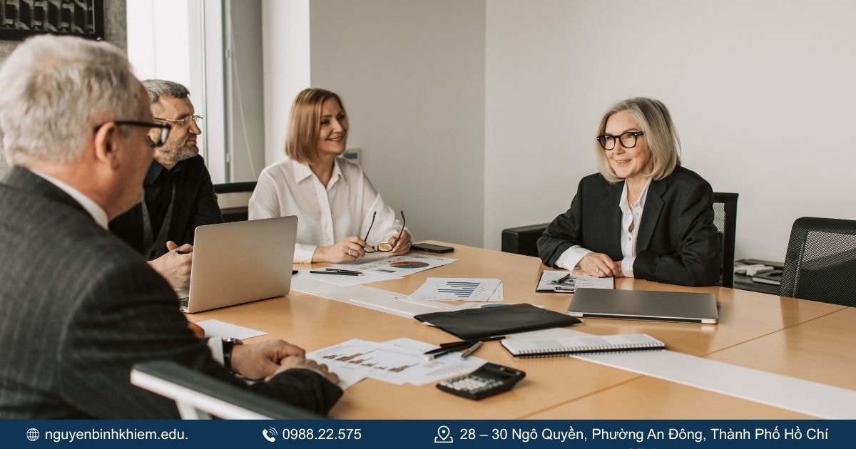 Nhóm ngành Luật - Quản lý - Xã hội