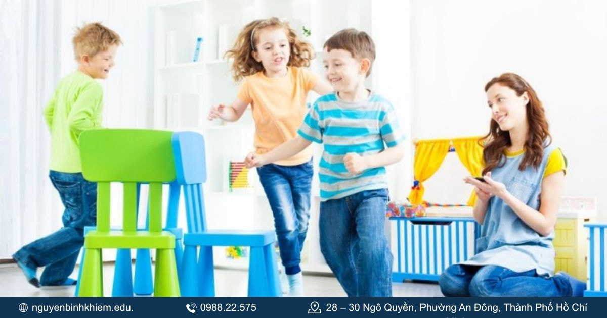 Trò chơi cho bé rèn luyện sự nhanh nhạy_ Ghế âm nhạc