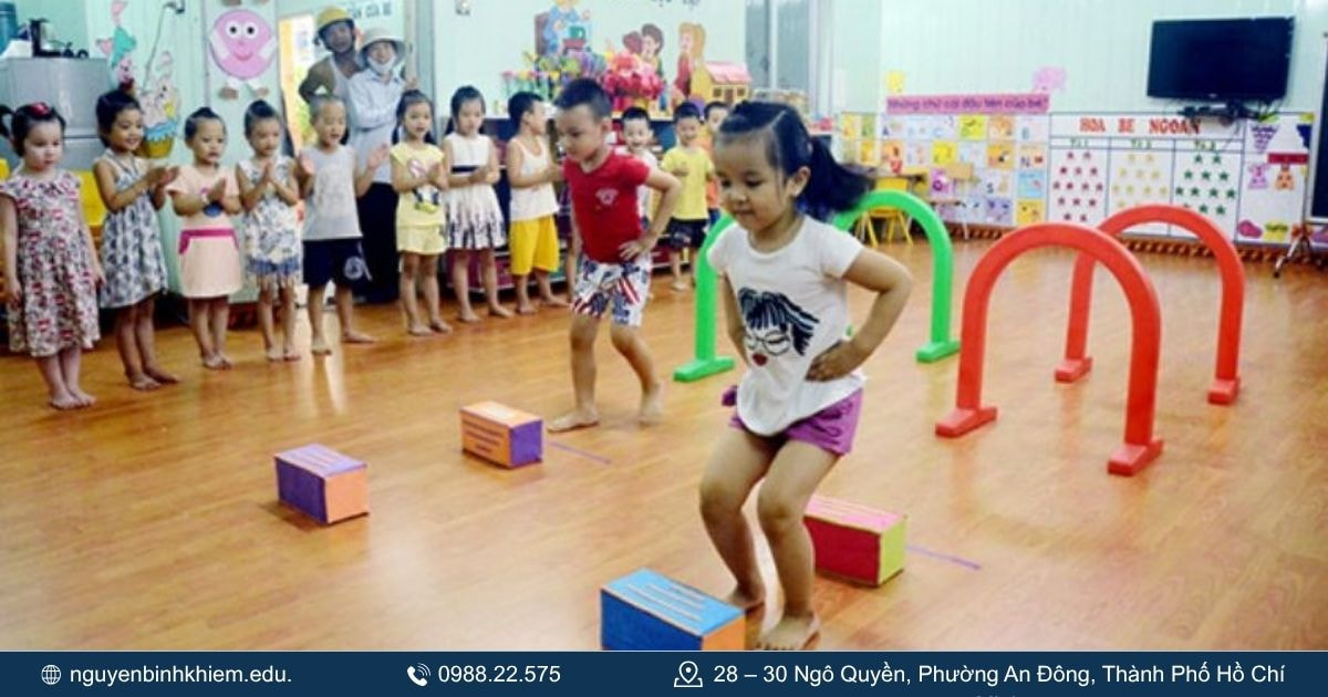 Trò chơi cho bé di chuyển thăng bằng.jpg127.38 kB 182.02 kB Trò chơi cho bé ném bowling mini làm từ chai nhựa.jpg 118.47 kB 168.7 kB Trò chơi cho bé rèn luyện sự nhanh nhạy_ Ghế âm nhạc.jpg 95.91 kB 149.51 kB Trò chơi cho bé vận động và khéo léo_ Nhảy lò cò.jpg 61.73 kB 91.49 kB Trò chơi cho bé vượt chướng ngại vật.jpg 145.67 kB 196.43 kB Trò chơi cho bé yêu thích âm nhạc_ Nhảy và dừng theo nhạc.jpg 73.77 kB 114.2 kB Trò chơi cho trẻ em hoạt động_ Nhảy qua hộp